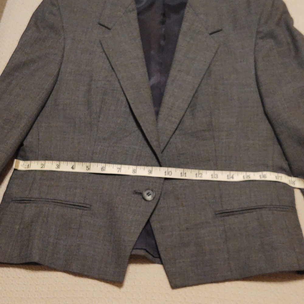 The Executive Club Women's Blazer - Picture 7 of 9